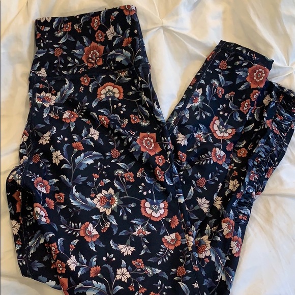 SOULCYCLE FLORAL PANTS - Picture 3 of 5